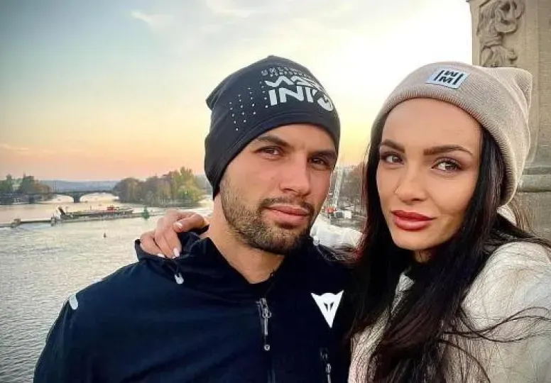 Синът на Аня Пенчева се  събра с невярната си жена
