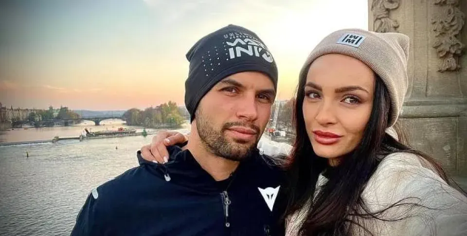 Синът на Аня Пенчева се  събра с невярната си жена