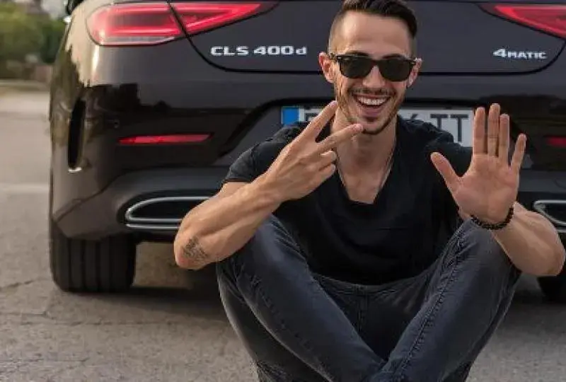 Синът на Христо Шопов кара кола за 100 бона