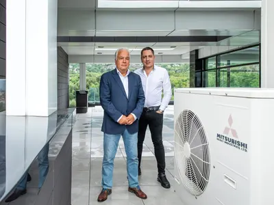 Скандал! Босовете на климатици “Мицубиши” Любомир и Теодор Петкови поръчвали Анита на Рачков, певицата Мария и бг-модели за тях и чуждите им партньори