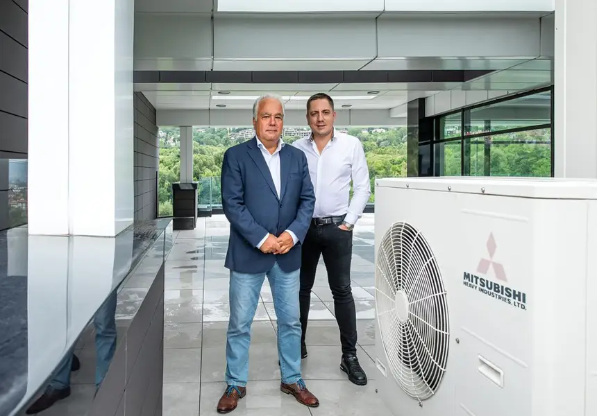 Скандал! Босовете на климатици “Мицубиши” Любомир и Теодор Петкови поръчвали Анита на Рачков, певицата Мария и бг-модели за тях и чуждите им партньори