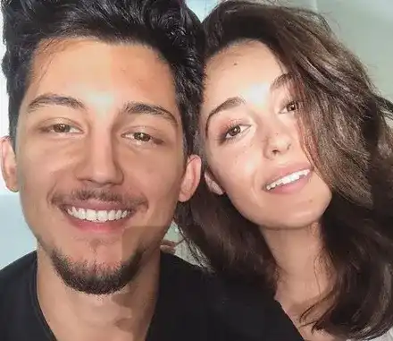 Слухове за НАПРЕЖЕНИЕ в брака: Щерката на Гала се изнесе с детето от дома си!