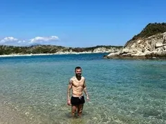 Спас Делев глези жената в Гърция