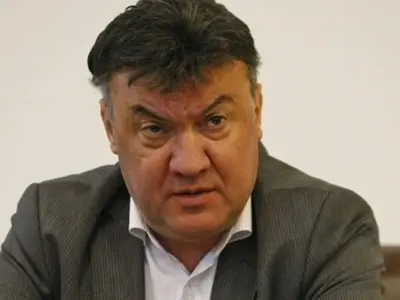 Спрял пиенето ли?! Сгащиха Боби Михайлов в магазин с торби, фрашкани с бира! (ФОТО БОМБА)