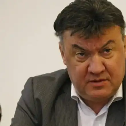 Спрял пиенето ли?! Сгащиха Боби Михайлов в магазин с торби, фрашкани с бира! (ФОТО БОМБА)