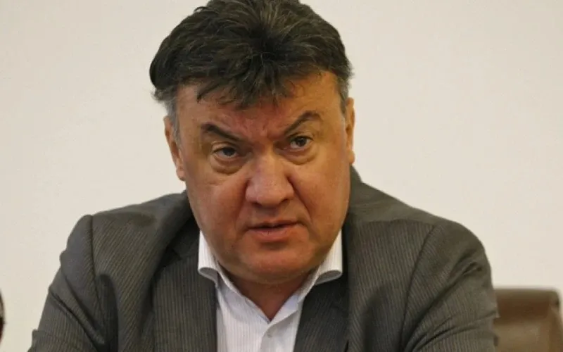 Спрял пиенето ли?! Сгащиха Боби Михайлов в магазин с торби, фрашкани с бира! (ФОТО БОМБА)