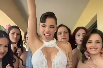 Сватба в бяло: Поп дивата Дара каза „Да“ далеч от светлините на прожекторите