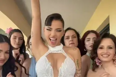 Сватба в бяло: Поп дивата Дара каза „Да“ далеч от светлините на прожекторите