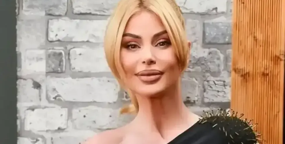 Светлана Гущерова подкара стар джип
