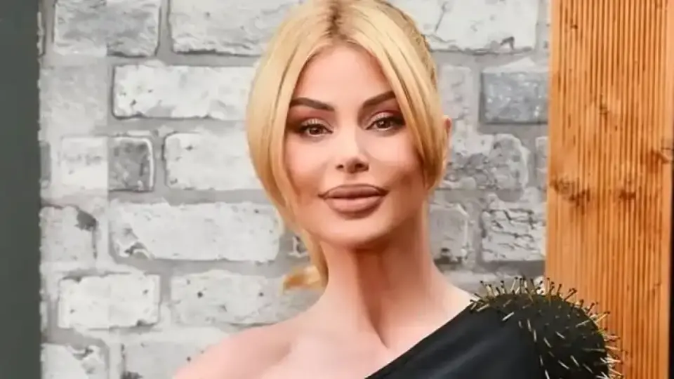 Светлана Гущерова подкара стар джип