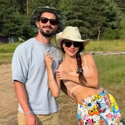 Теа и Наум с кемпер за 100 бона! „Телешопови“ готови да рекламират и тоалетната му! (СНИМКИ)