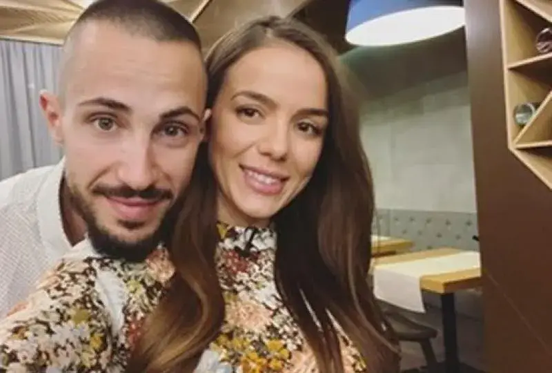 Теа на Наум конкурира Валери Божинов по бисери