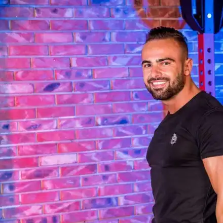 Треньорът на царската дъщеря яде вредна храна