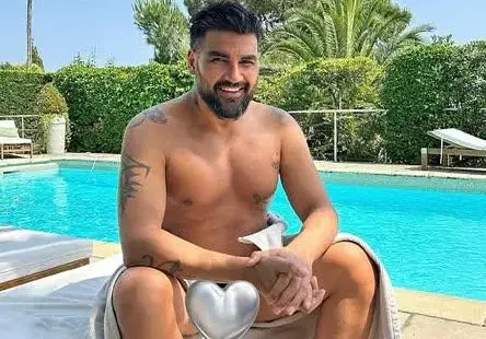 В Сен Тропе: Азис набива салам и хляб докато избира танцьори за концерта си в София