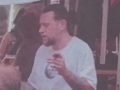 Веселин Плачков се налива с уиски на концерт пред НДК