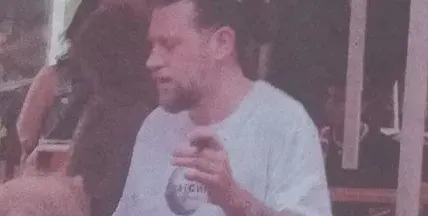 Веселин Плачков се налива с уиски на концерт пред НДК