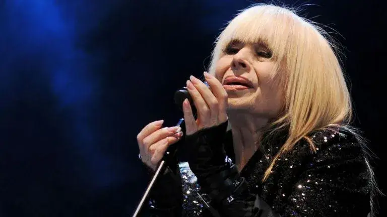 ВНИМАНИЕ! Мамят с билети за концерт на Лили Иванова