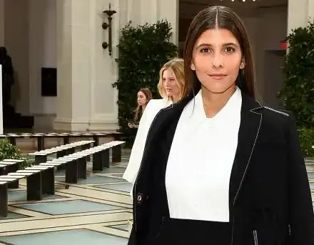 Внучката на царя изгря на Таймс Скуеър