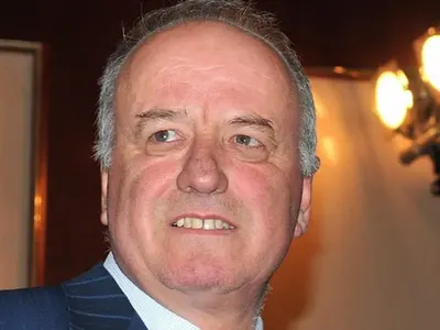 Внукът на разстреляния моден бос на „Агресия“ е баровецът с „Ламборджини“ ескортиран от патрулка – баща му се канел да го убие