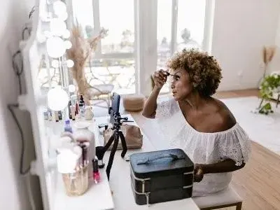 Всичко за сватбения грим: как да го направим сами и как да открием гримьор?