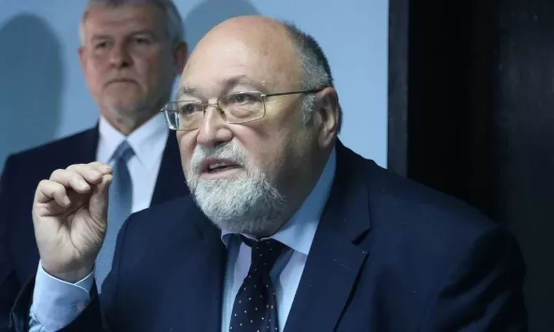 Александър Йорданов се измъква сух от имотна афера във Варшава