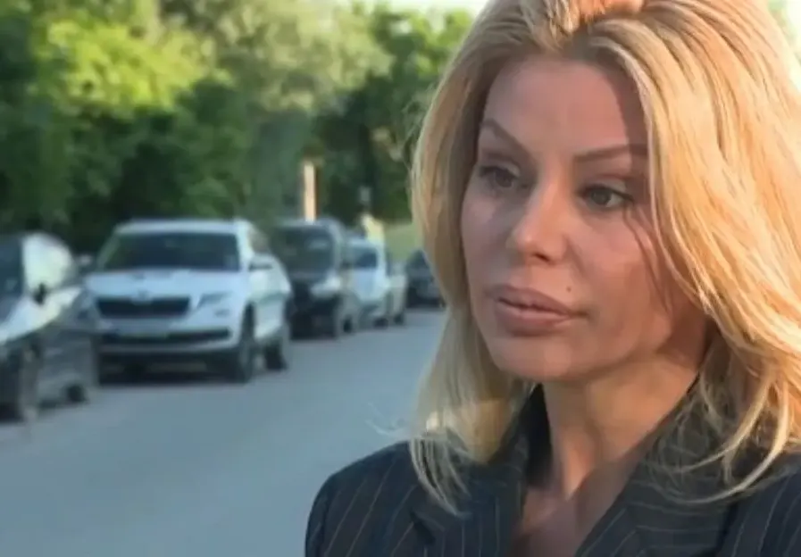 Имала 4 деца и била сериозна жена ли: Светлана Василева отново си показа ц*ците! (на Християн му призля - СНИМКИ)