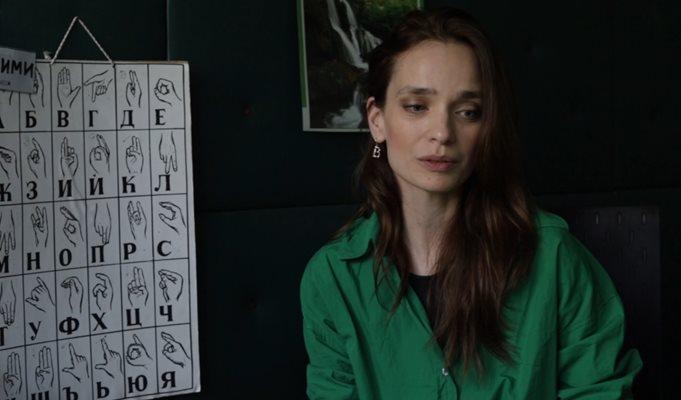 Ирена Милянкова няма мъж до себе си, издържа шестте си деца с учителска заплата