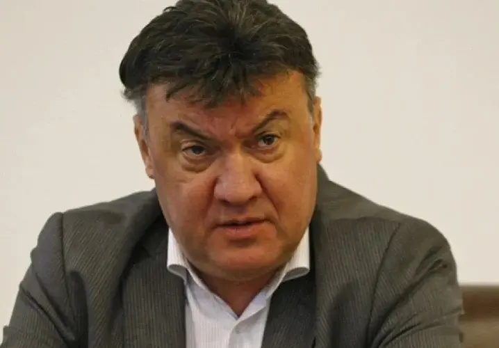 Спрял пиенето ли?! Сгащиха Боби Михайлов в магазин с торби, фрашкани с бира! (ФОТО БОМБА)