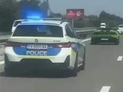 Внукът на разстреляния моден бос на „Агресия“ е баровецът с „Ламборджини“ ескортиран от патрулка – баща му се канел да го убие