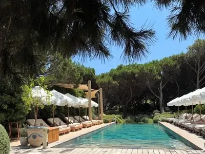 Юлиян Цолов пак на аванта в Сен Тропе! Възрастен господин отново покрива почивките му