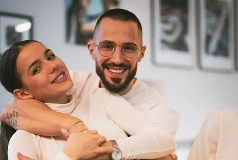 За 50 бона на месец: Наум и Теа рекламират, без да подбират – само да падат пари