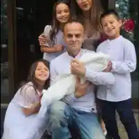 Звездите вече са МНОГОДЕТНИ родители (Снимки)