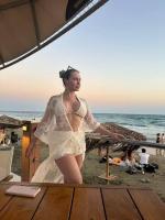 Албена Вулева стана 100 кила! Показа МОЩЕН бедър по бански (СНИМКИ)