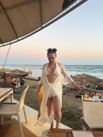 Албена Вулева стана 100 кила! Показа МОЩЕН бедър по бански (СНИМКИ)