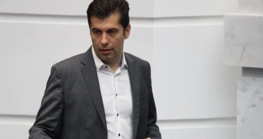 Десните вдигнали купон след оставката на Киро