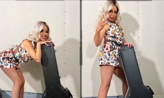 Яко жица: „Луда по тебе“ на Камелия стана на хеви метъл