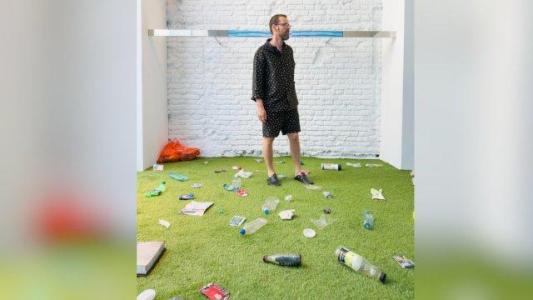 Инсталация от боклуци цъфна в бутика на Лили