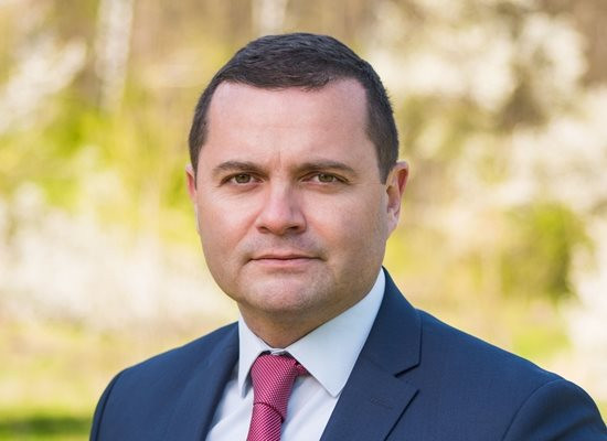 Кметът на Русе взел апартамент на съветник, за да му чисти имиджа