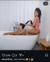 Алисия къпе жена във вана