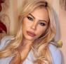 Камелия показа дома си с басейн