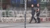 Локали нападнаха възрастна жена в центъра на София – двама арестувани, трима избягали (ВИДЕО)