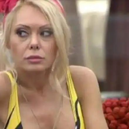 Албена Вулева стана 100 кила! Показа МОЩЕН бедър по бански (СНИМКИ)