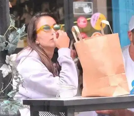 Алекс Богданска и гаджето ѝ: Вълшебно пътешествие в Исландия! СНИМКИ