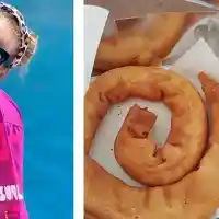 Алекс Раева нагъва баничка за закуска