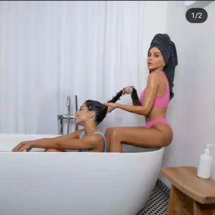 Алисия къпе жена във вана