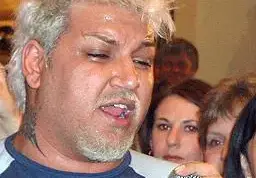 Азис пял в  шкембеджийница,  нямал стотинки за  билетче за автобус