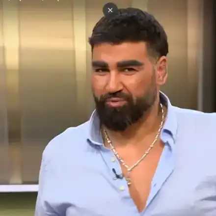 Азис се облече от втора употреба