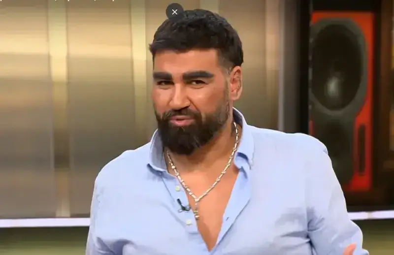 Азис се облече от втора употреба