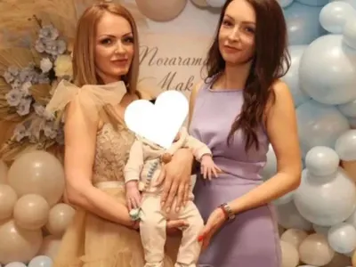 Баба та дрънка! Вижте звездните дами, които се топят по внучетата си (СНИМКИ)