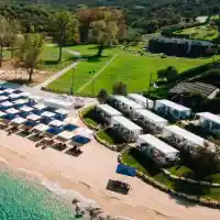 БЕЗОБРАЗЕН ЛУКС! Румен Радев и жена му се препичат в Гърция за €800 на нощ (Папарашки снимки)